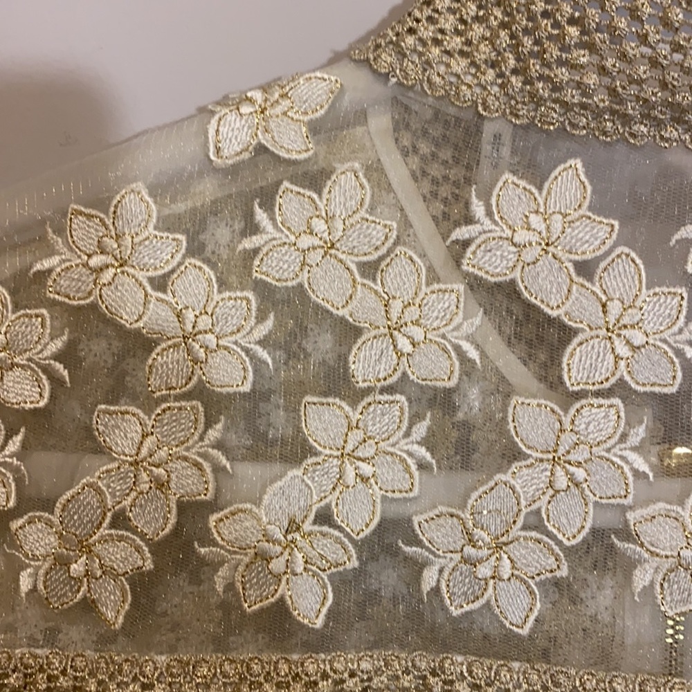 Tahari Cropped White & Gold Metallic Lace Jacket - Picture 5 of 7